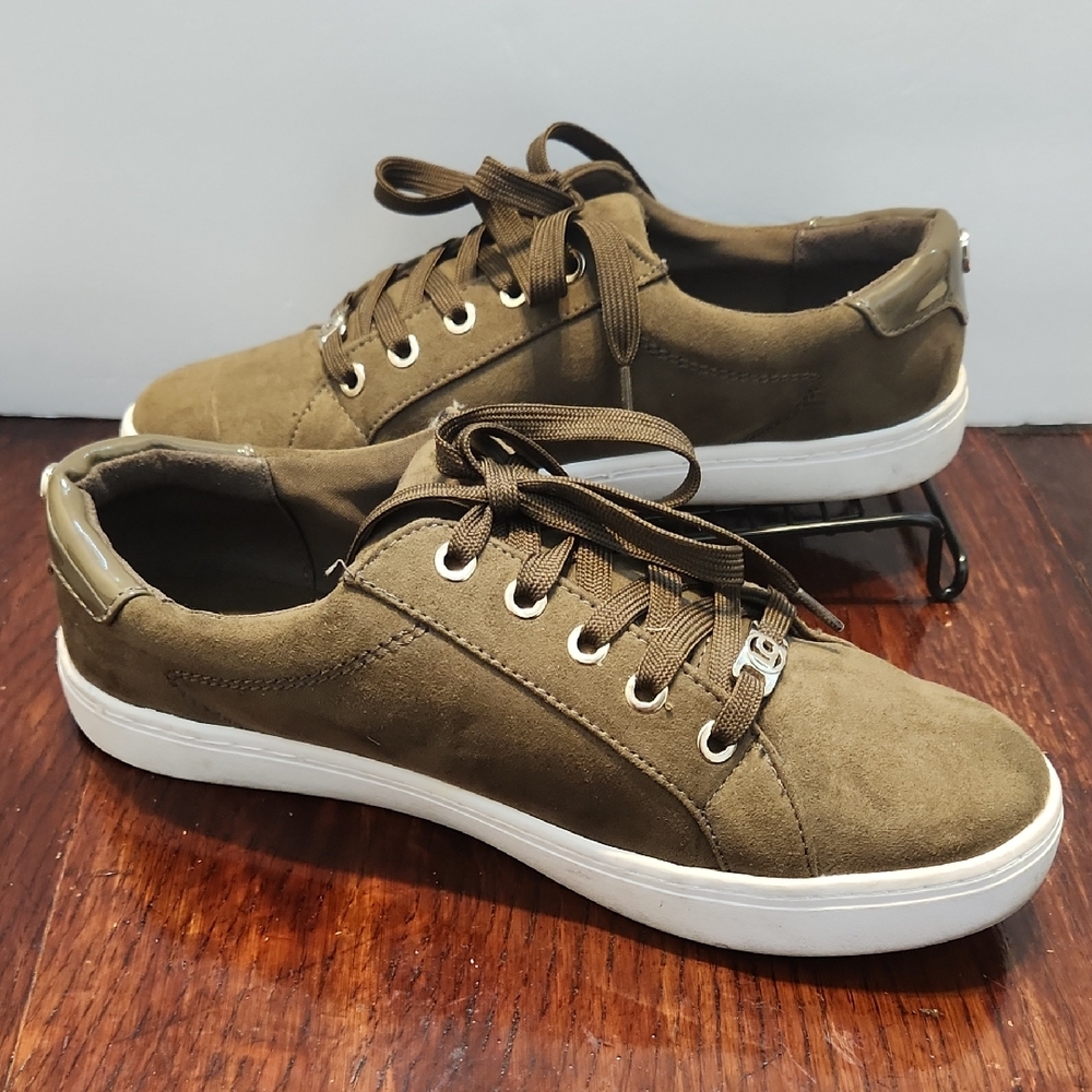 Liz Claiborne Warwick Fashion Sneakers Womens 8.5 Olive Green Faux Suede